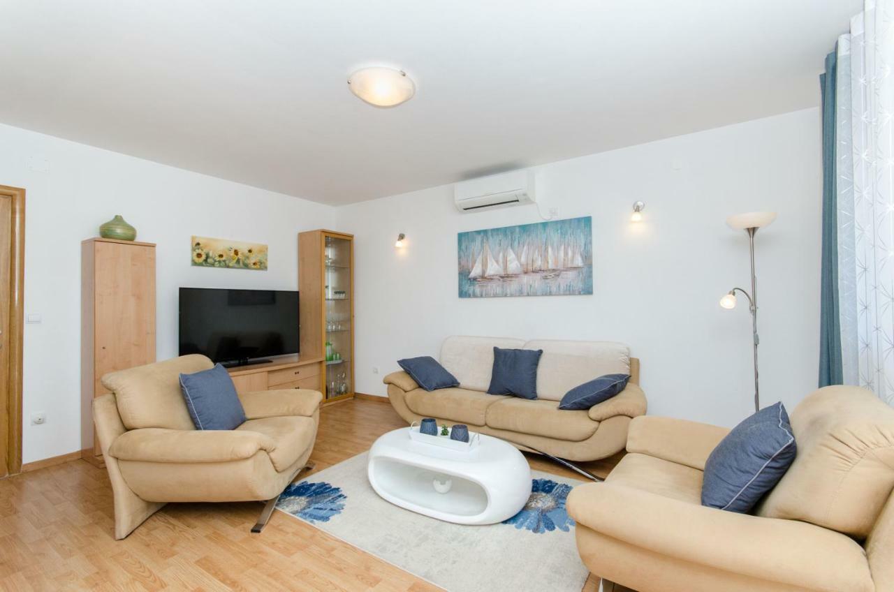 Dalmatian Village Charm - Spacious Villa With Pool Near Trogir Primorski Dolac Exterior foto