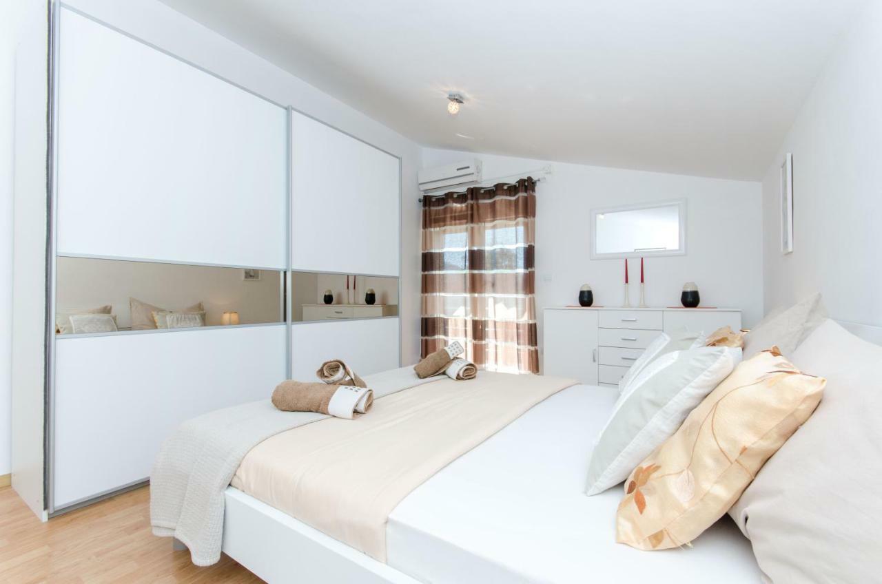 Dalmatian Village Charm - Spacious Villa With Pool Near Trogir Primorski Dolac Exterior foto